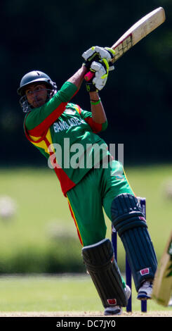Kibworth, Leicestershire, UK. Sonntag, 11. August 2013.  Aktion aus dem ODI Spiel zwischen u19 Bangladesch und Pakistan u19 im Rahmen des Turniers u19 ODI dreieckig in England gespielt. Bildnachweis: Graham Wilson/Alamy Live-Nachrichten Stockfoto