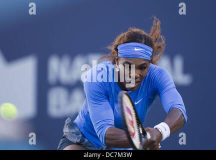 Toronto, Kanada. 10. August 2013. Rogers Canadian Open Tennis Championships. Serena Williams, The United States Returns The Ball in das Halbfinale der Damen Einzel Wettbewerb Credit: Action Plus Sport/Alamy Live News Stockfoto