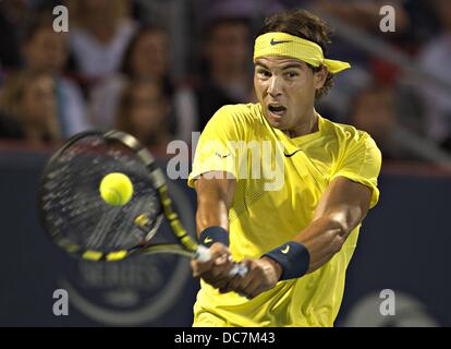 Toronto, Kanada. 10. August 2013. Rogers Canadian Open Tennis Championships. Rafael Nadal aus Spanien Returns The Ball auf Novak Djokovic Serbien während der Mens Halbfinale Spiel Nadal gewann 2 1 Credit: Action Plus Sport/Alamy Live News Stockfoto