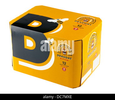 12 kann Boddingtons frisch gezapftes bitter ALE packen. Stockfoto