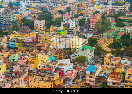 Bunte Häuser in überfüllten indische Stadt Trichy, Tamil Nadu, Indien Stockfoto