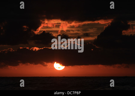 Dramatischen Sonnenuntergang Porthmeor Beach St.Ives Cornwall England entnommen. Stockfoto