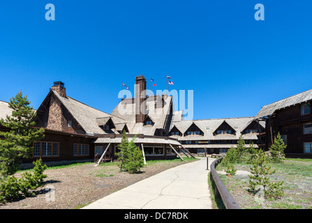 Das historische Old Faithful Inn, Upper Geyser Basin, Yellowstone-Nationalpark, Wyoming, USA Stockfoto