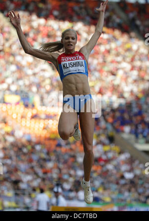 Moskau, Russland. 11. August 2013. Darya Klishina Russlands konkurriert im Weitsprung der Frauen bei den 14. Weltmeisterschaften in der Leichtathletik im Luzhniki-Stadion in Moskau, Russland, 11. August 2013. Foto: Michael Kappeler/Dpa/Alamy Live News Stockfoto