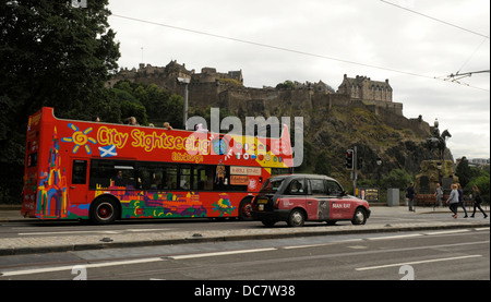 City Sightseeing Bus, Edinburgh. Der Doppeldecker-Bus auf Princes Street-Edinburgh, wo Straßenbahnlinien Laye wurden, hier abgebildet Stockfoto