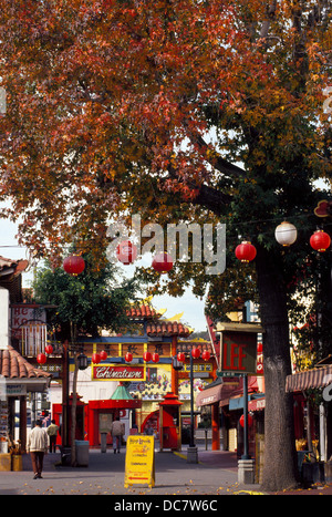 Eine geplante Wohnsiedlung New Chinatown genannt, wenn es 1938 eröffnet ist heute ein beliebter Ort für Touristen in Los Angeles, Kalifornien, USA Stockfoto