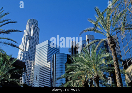 Wolkenkratzer von mannigfaltigen architektonischen Designs geben eine unverwechselbare Skyline der Innenstadt Bankenviertel in Los Angeles, Kalifornien, USA. Stockfoto