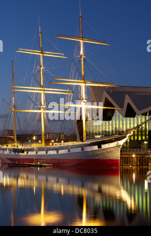 Bark, lebhafteste im Riverside Museum auf dem Clyde in der Abenddämmerung, Glasgow. Stockfoto