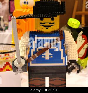 Santa Clara Convention Center, Kalifornien USA 11. August 2013 Ziegel von der Bucht Lego-Jahrestagung fördert die Kreativität. Der Musketier von Stephen.  11. August 2013 Credit: Lisa Werner/Alamy Live-Nachrichten Stockfoto