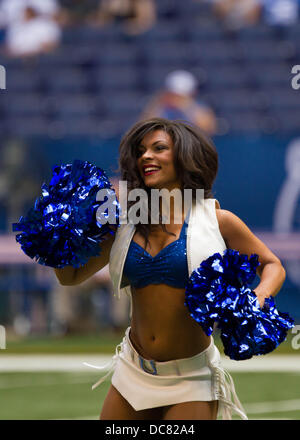 Indianapolis, IN, USA. 11. August 2013. 11. August 2013: Indianapolis Colts Cheerleader während des Spiels zwischen den Buffalo Bills und die Indianapolis Colts im Lucas Oil Stadium in Indianapolis, IN. Die Buffalo Bills besiegte die Indianapolis Colts 44-20. Bildnachweis: Csm/Alamy Live-Nachrichten Stockfoto