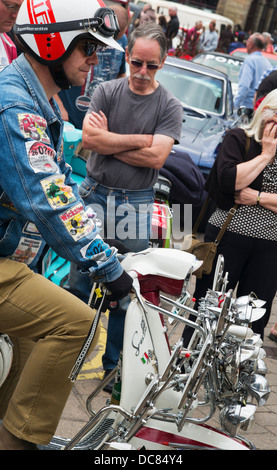 Mod auf einem benutzerdefinierten Lambretta Roller Stockfoto