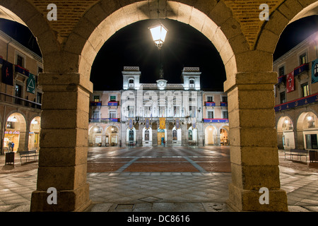 Plaza del Mercado Chico in der Nacht, Ávila, Kastilien und León, Spanien Stockfoto