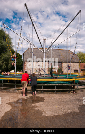 Familientag im Erlebnispark Knockhatch nahe Hailsham East Sussex UK Stockfoto