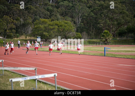australische Grundschule Leichtathletik und Sport-Tag an der Sydney-Sportakademie in Narrabeen, new-South.Wales Stockfoto
