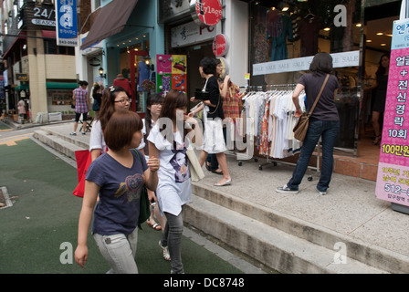 Trendy Straße in Sinsa-Dong, Seoul, Korea. Stockfoto