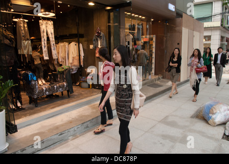 Trendy Straße in Sinsa-Dong, Seoul, Korea. Stockfoto