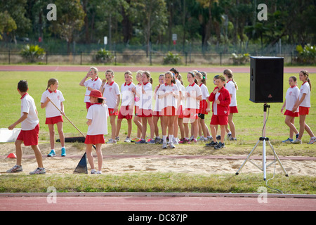 australische Grundschule Leichtathletik und Sport-Tag an der Sydney-Sportakademie in Narrabeen, new-South.Wales Stockfoto
