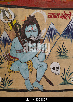Hindu-Gott Shiva Rauchen Wandbild gemalt an den Gebäuden am Ufer des Ganges Fluss - Varanasi, Uttar Pradesh, Indien Stockfoto
