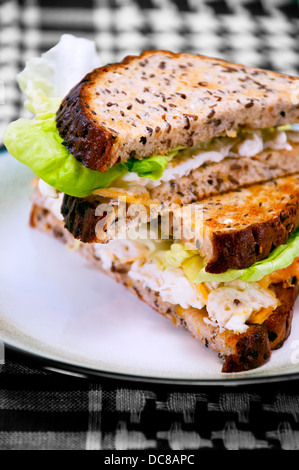 Ei-Sandwich auf einer Platte Stockfoto