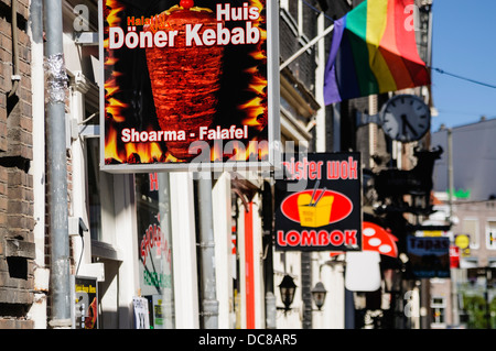 Straße von Fastfood-Restaurants in Amsterdam Stockfoto