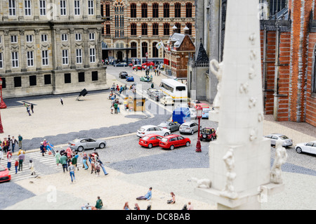 Das Nationaldenkmal in Dam Square, Amsterdam, in Madurodam interaktive Miniatur Park, Niederlande Stockfoto