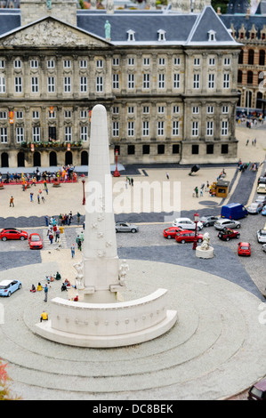 Das Nationaldenkmal in Dam Square, Amsterdam, in Madurodam interaktive Miniatur Park, Niederlande Stockfoto