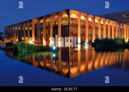 Brasilien, Brasilia: Nächtliche beleuchtete Gebäude von den Palacio Itamaraty dem Ministerium der externen Themen stattfinden Stockfoto