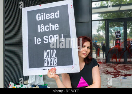 Paris, Frankreich. Französische AIDS-Aktivisten, Act Up Protest, Demonstration gegen American Pharmaceutical Lab, Gilead SC-ience, weil sie ihre HVC Hepatitis Medikamente für kranke Patienten nicht genehmigt haben, Sofosbuvir französisches Protestposter, große Pharma Proteste, Act up Poster Stockfoto