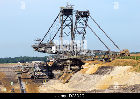 Schaufelradbagger in einem Braunkohle-Tagebau. Stockfoto