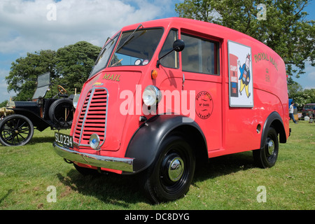 Ein Royal Mail Morris J Art van der Swaton Vintage Tag, Thorpe Latimer, Lincolnshire, England. Stockfoto