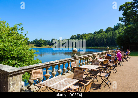 Die Teestuben am See in Studley Royal Park, auf dem Gelände der Fountains Abbey in der Nähe von Ripon, North Yorkshire, England, UK Stockfoto