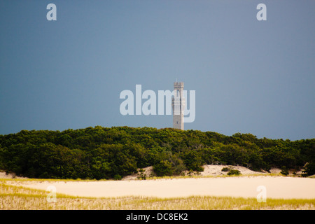 Pilgrim Monument aus den Dünen Stockfoto