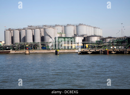 Brennstoffe Lagertanks chemische Hafen von Rotterdam, Niederlande Stockfoto