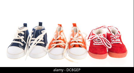 Baby Sportschuhe isoliert auf weißem Hintergrund Stockfoto