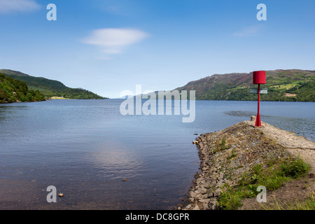 LOCH NESS SCHOTTLAND IN FORT AUGUSTUS EINGANG CALEDONIAN CANAL AUF DER SUCHE IM NORDEN IN RICHTUNG INVERNESS Stockfoto