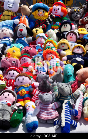 Handgefertigte Puppen zu verkaufen, Kreuz in Hand Sommerfest, Kreuz in der Hand, Sussex, England Stockfoto