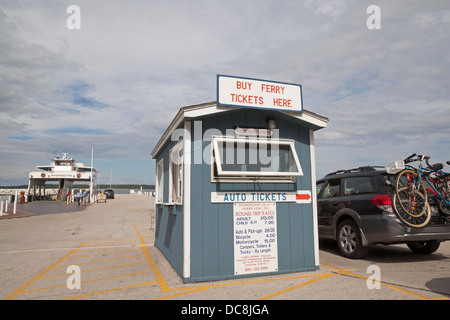 Die Fähre nach Washington Island, Wisconsin ist bereit, Board Autos und Menschen. Stockfoto