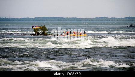 Kajaks auf den Lachine-Stromschnellen in Montreal. Stockfoto