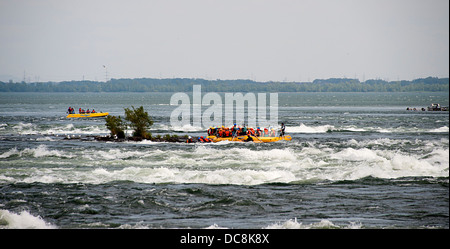 Kajaks auf den Lachine-Stromschnellen in Montreal. Stockfoto