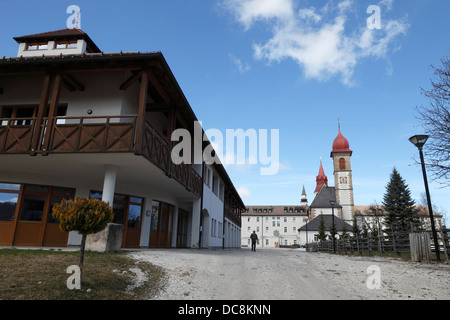 Gebäudekomplex des Heiligtums Pietralba Stockfoto