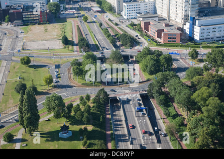 Verkehr Autos Fahrzeuge Kreuzung von oben Rotterdam Niederlande Stockfoto