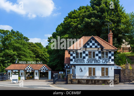 Eingang zur Mutter Shipton Höhle, Knaresborough, North Yorkshire, England, UK Stockfoto