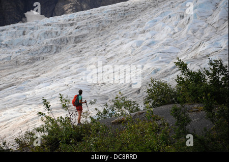 Backpacker Wanderungen Harding Icefield Trail in Kenai Fjords Nationalpark in der Nähe von Seward, Alaska. Stockfoto