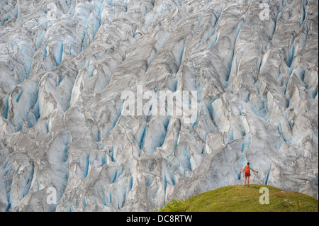 Backpacker Wanderungen Harding Icefield Trail in Kenai Fjords Nationalpark in der Nähe von Seward, Alaska. Stockfoto