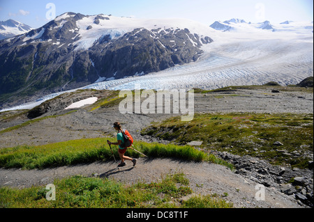 Backpacker Wanderungen Harding Icefield Trail in Kenai Fjords Nationalpark in der Nähe von Seward, Alaska. Stockfoto