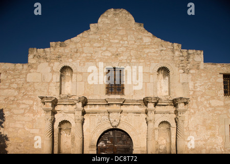 ALAMO MISSION SAN ANTONIO DE VALERO ALAMO PLAZA DIE INNENSTADT VON SAN ANTONIO TEXAS USA Stockfoto