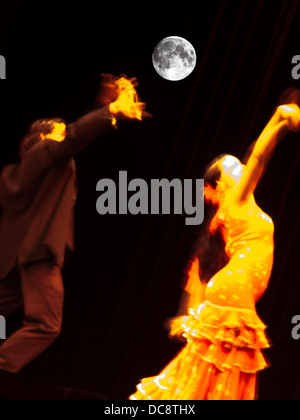 SPANISCHE FLAMENCO-TÄNZER-PERFORMANCE Stockfoto