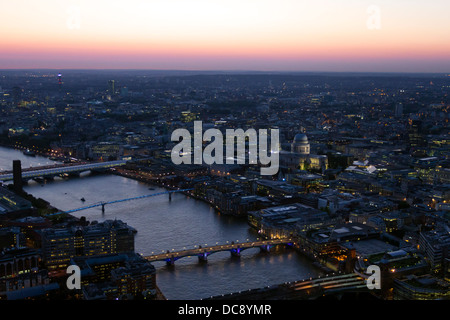 Ansicht von oben der Shard Wolkenkratzer am Sonnenuntergang - Southwark - London Stockfoto