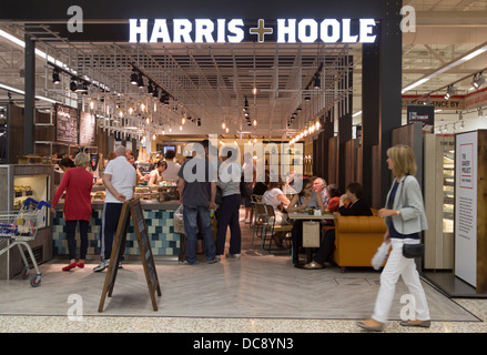 Harris & Hoole Coffee-Shop - überarbeitete Tesco Extra Hypermarkt - Watford - Hertfordshire Stockfoto