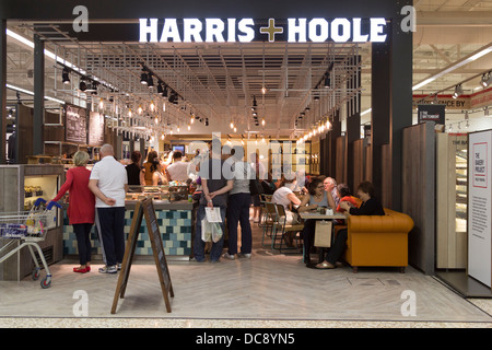 Harris & Hoole Coffee-Shop - überarbeitete Tesco Extra Hypermarkt - Watford - Hertfordshire Stockfoto